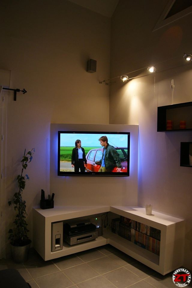 meuble télé accrochée au mur
