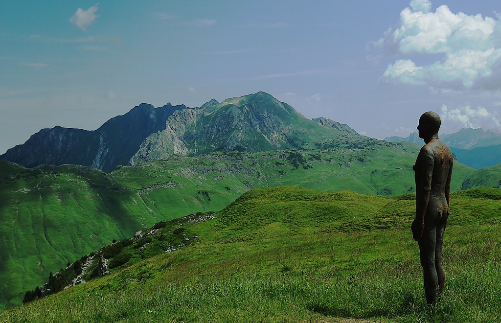 antony gormley horizon field