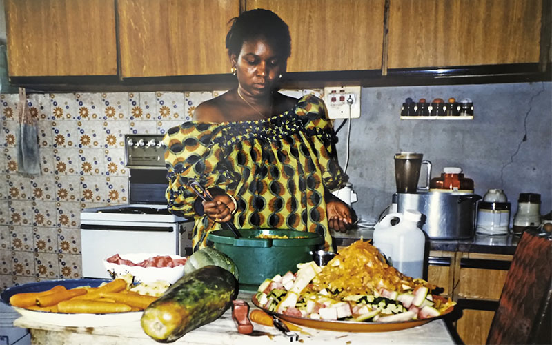la place de la femme c'est a la cuisine