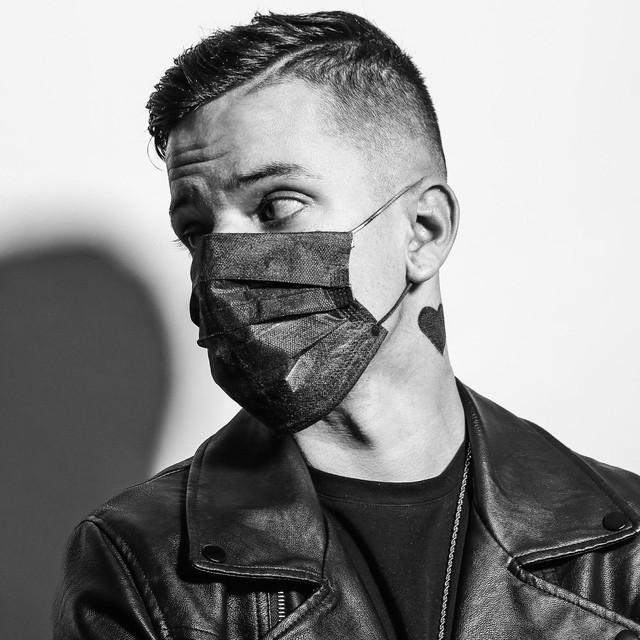 dans sa chambre izaid