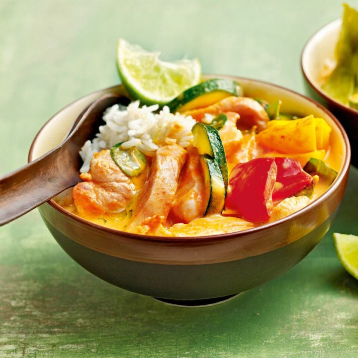 chinesische gerichte mit huhn und gemüse