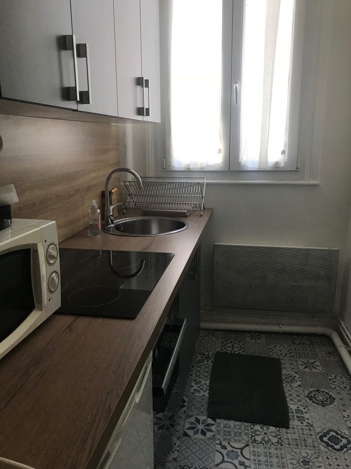 1 Bed Apartment At 3 Rue Du Clou-Dans-Le-Fer, 51100 Reims à Appartement Meublé Reims