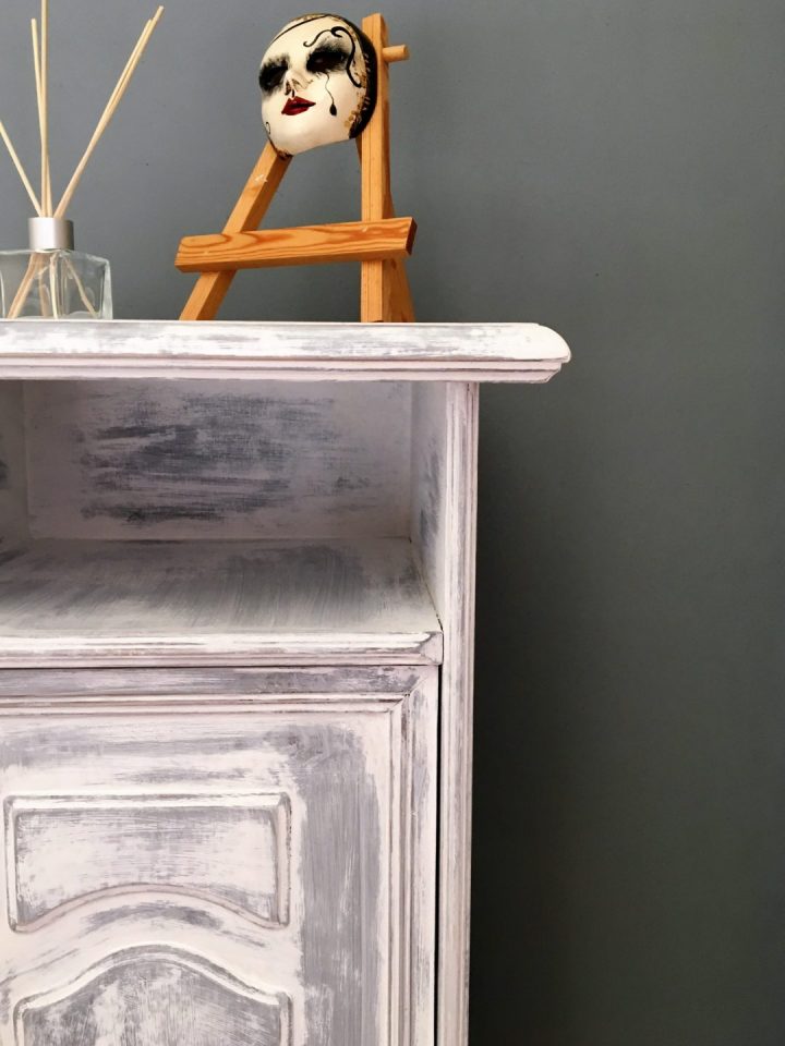 2 Techniques Pour Relooker Un Meuble Au Style Shabby Chic serapportantà Donner Meuble