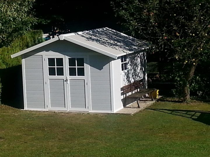 Abri De Jardin En Pvc 11,2M² Deco Gris Clair Et Blanc concernant Abri De Jardin Grosfillex