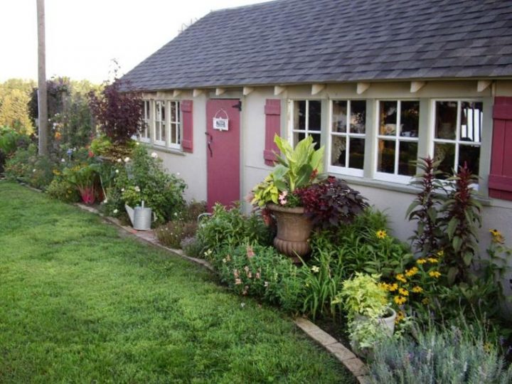 Abri De Jardin : Votre Petite Maison De Charme destiné Cabanon De Jardin Pas Cher
