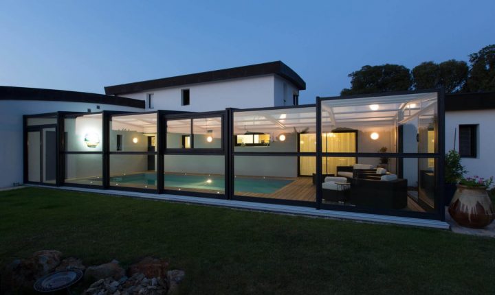 Abri Piscine Haut Adossé / Accolé – Modèles Télescopiques tout Abri De Terrasse Coulissant