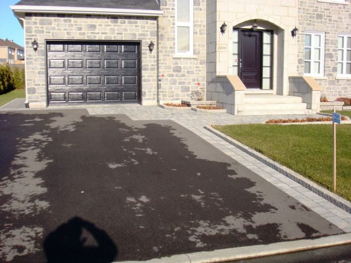 Aménagement Paysager De Maison Avec Asphalte dedans Amenagement Cour Devant Maison Aménagement Paysager De Maison Avec Asphalte dedans Amenagement Cour Devant Maison