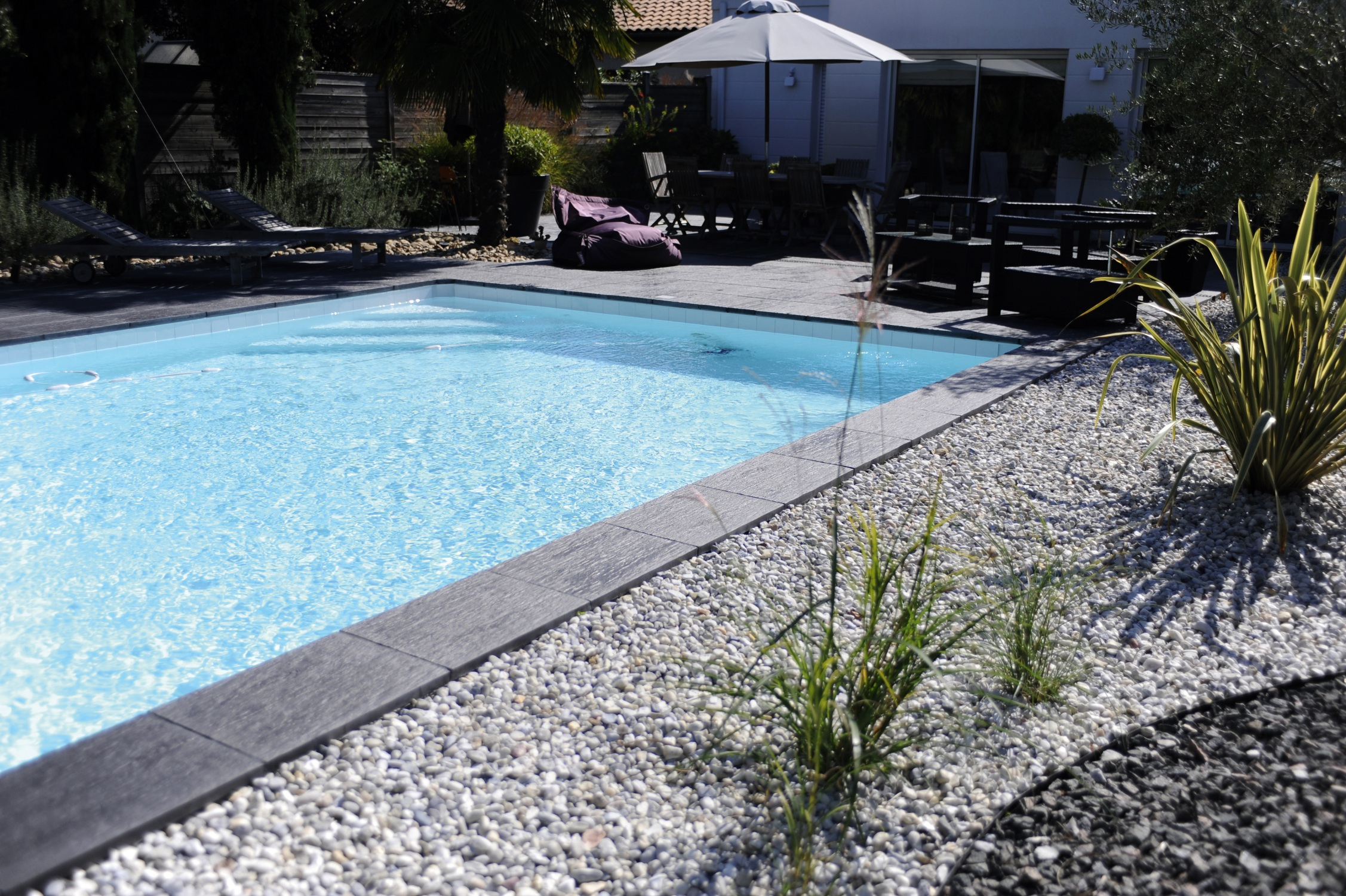 Amenagement Piscine Dalle encequiconcerne Dalles Caoutchouc Piscine