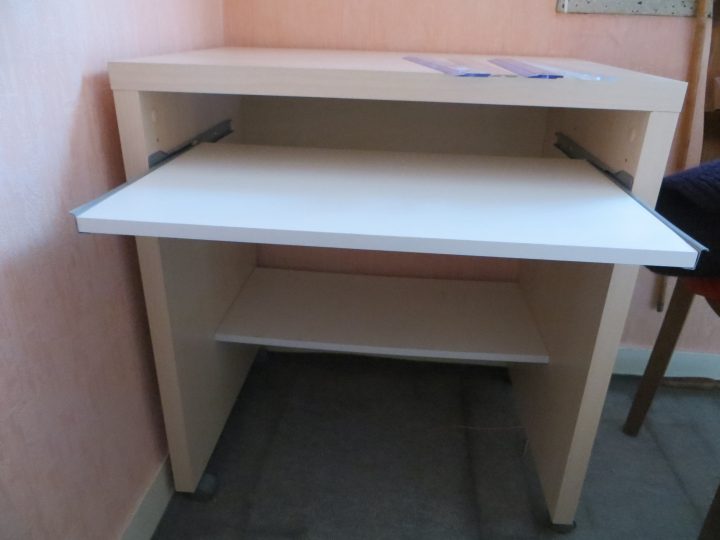 Annoncée Sur Le Bon Coin Également: Un Bureau-Meuble Pour intérieur Bon Coin Paris Meuble Annoncée Sur Le Bon Coin Également: Un Bureau-Meuble Pour intérieur Bon Coin Paris Meuble