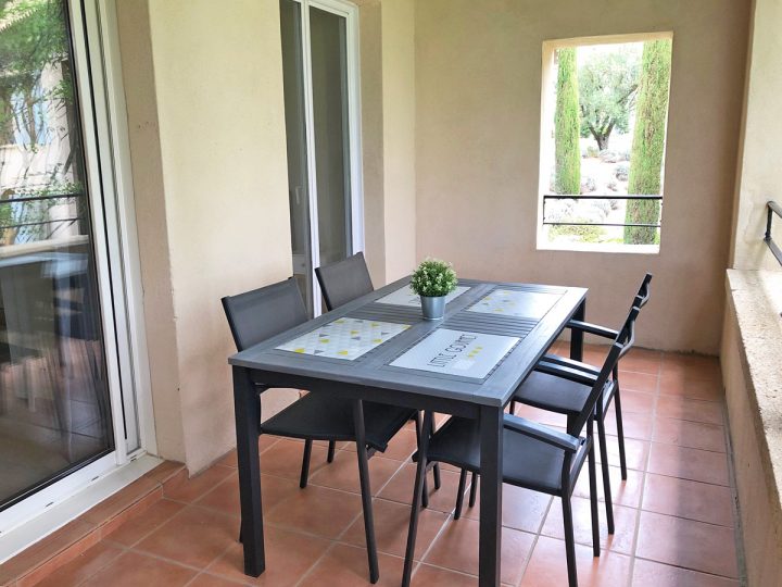 Appartement Location – Golf Pont Royal ~ Jason Smith Immobilier intérieur Meubles Pont Royal