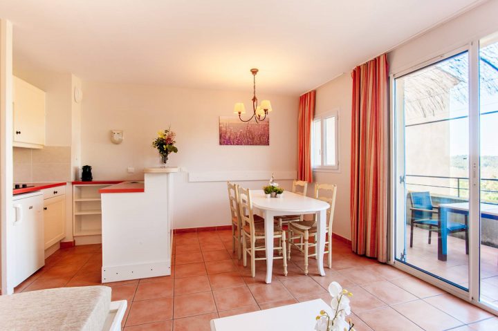 Appartement Meublé 1 Chambre Golf De Pont Royal – John tout Meuble Pont Royal