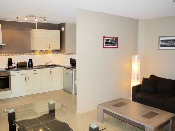 Appartement Meublé Neuf, Haut Standing, Wifi, Avec Parking, Nantes  Centre-Ville – Madeleine-Champ De Mars destiné Appartement Meublé Nantes