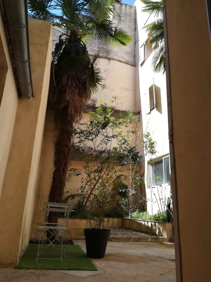 Appartement Terrasse Cour Extérieure Cuisine Salon Chambre à Chambre Des Métiers Aix En Provence Appartement Terrasse Cour Extérieure Cuisine Salon Chambre à Chambre Des Métiers Aix En Provence