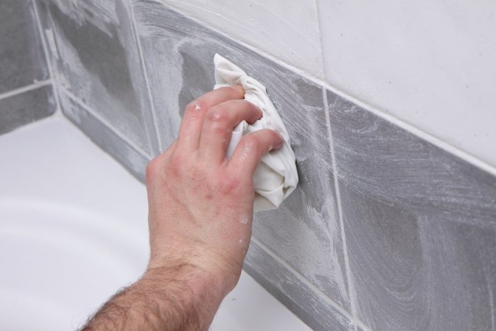 Astuces Pour Nettoyer Les Joints De Carrelage – Grands tout Nettoyer Des Joints De Douche