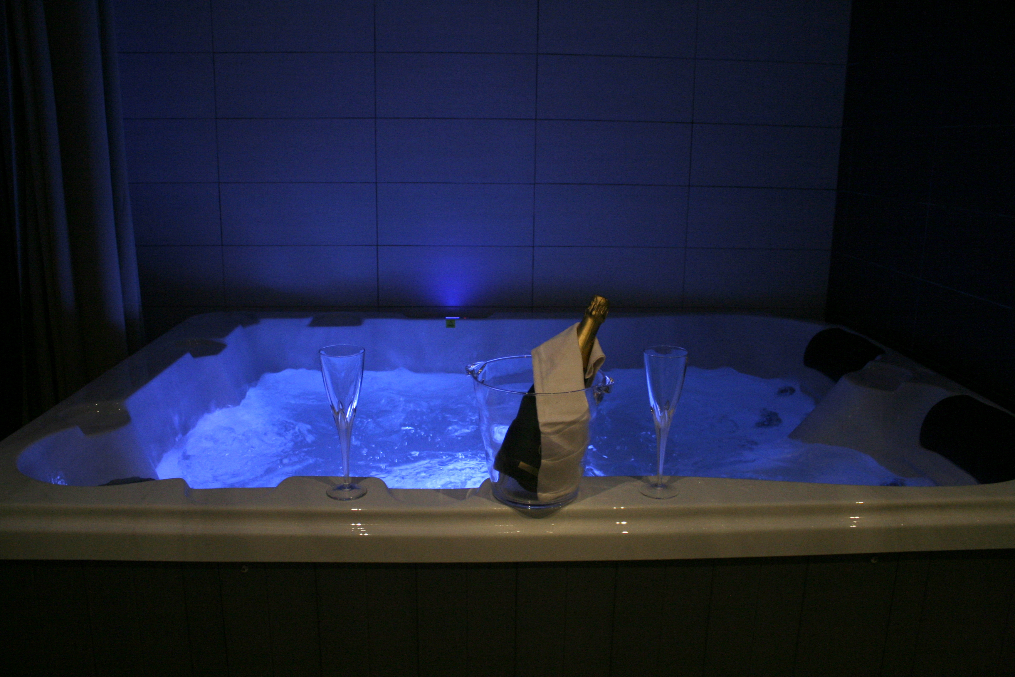 Aux 2 Saveurs Suite Spa Privatif - Bed &amp; Breakfasts Zur destiné Chambre Avec Jacuzzi Privatif Languedoc Roussillon