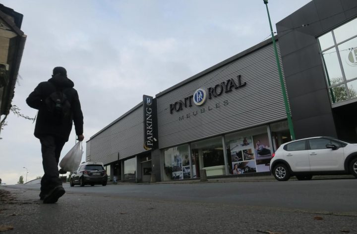 Avec La Fin Des Meubles Pont Royal, Une Époque S'achève À concernant Meuble Pont Royal
