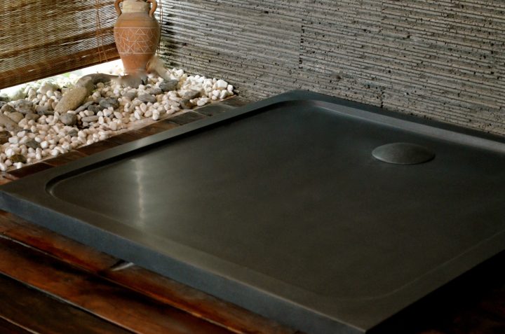 Bac De Douche En Pierre 100X100 Granit Noir Squarium Shadow serapportantà Receveur De Douche 90X140