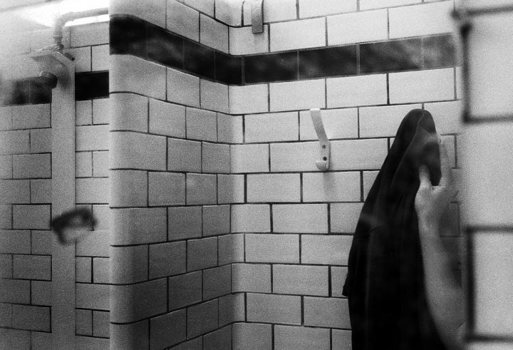 Bains Douches : Photographies D'un Contre-Espace – Le Zinc serapportantà Douche Publique Paris