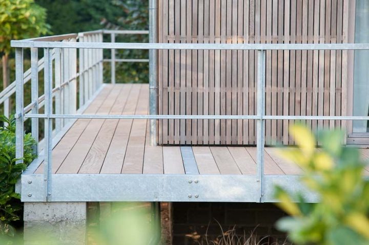 Bardage En Bois De Cèdre Ton Naturel Ajouré. Terrasses En dedans Ossature Terrasse Bois Surélevée Bardage En Bois De Cèdre Ton Naturel Ajouré. Terrasses En dedans Ossature Terrasse Bois Surélevée