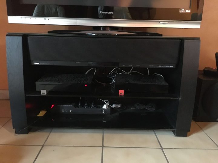 Barre De Son Yamaha Ysp-900 Avec Son Meuble Tv Et Caisson De pour Meuble Tv Home Cinema Intégré