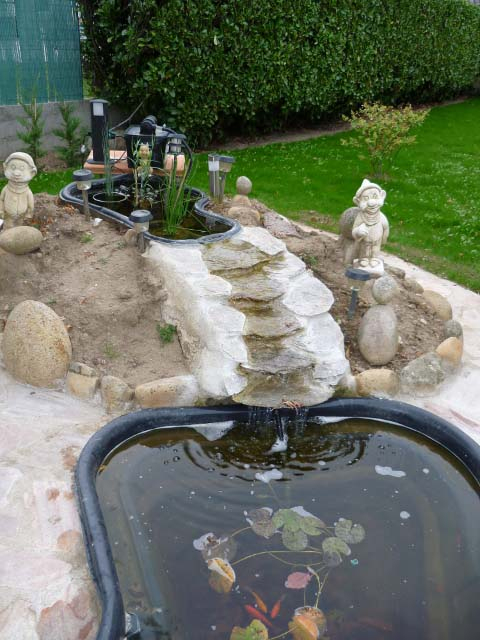 Bassin Preforme Avec Cascade concernant Bassin De Jardin Préformé