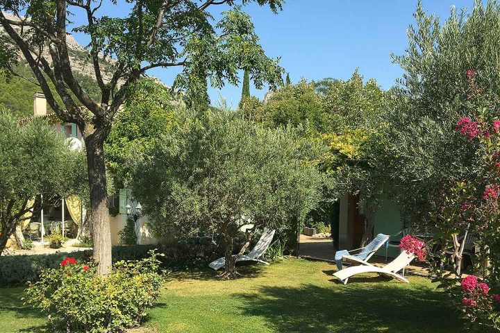 B&b Le Grand Jardin : Chambres D'hôtes De Charme En Provence intérieur Chambre D Hote Amsterdam