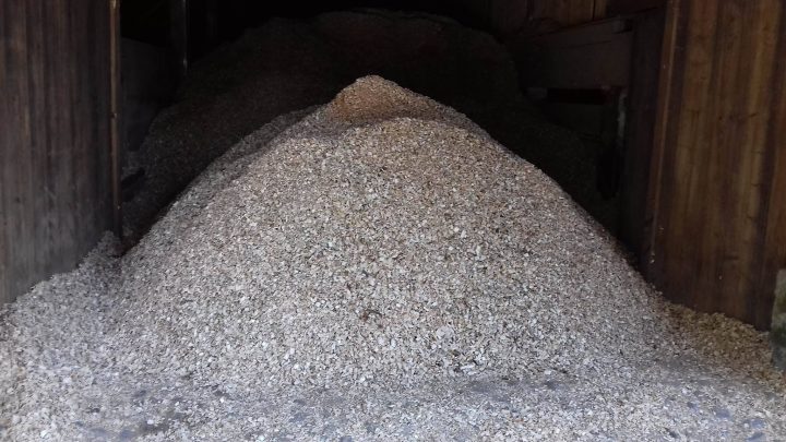 Beaux Copeaux De Bois Pour Jardin Ou Feu Et Bûches intérieur Copeaux De Bois Jardin