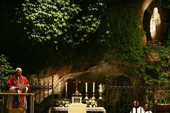 Benoît Xvi Évoque Marie, Modèle De Charité tout Les Jardins De Lourdes Benoît Xvi Évoque Marie, Modèle De Charité tout Les Jardins De Lourdes