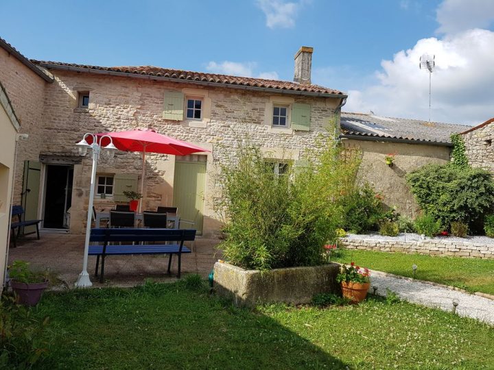 Berghütte In Der Nähe Von La Rochelle, Rochefort, St. Jean D'angely –  Tonnay-Boutonne à Chambre D Hote Saint Jean D Angely