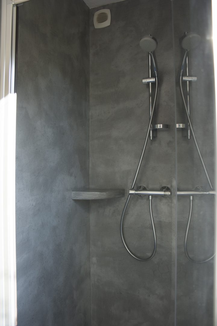 Béton Ciré Plans De Travail, Cuisines, Douches, Morbihan pour Enduit Salle De Bain Imperméable