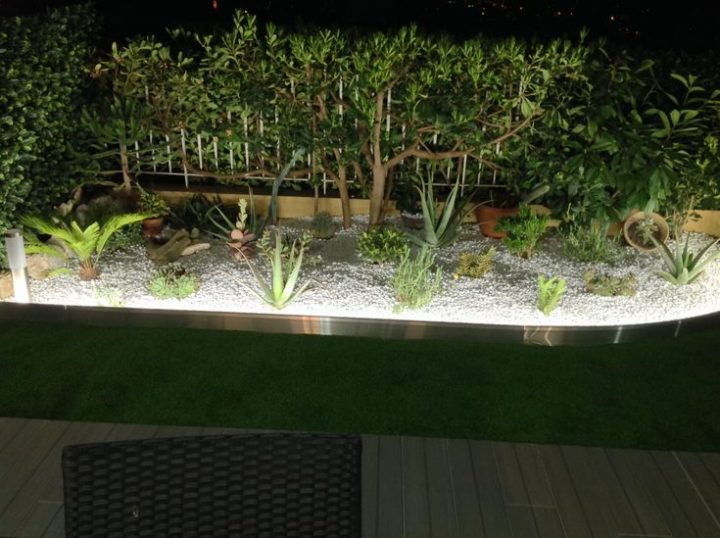 Bordure Avec Éclairage Intégré Led Apanages Jardin tout Delimitation Jardin