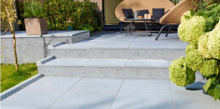 Bordure De Jardin : Comment Bien La Choisir : Femme avec Bordure De Jardin Castorama