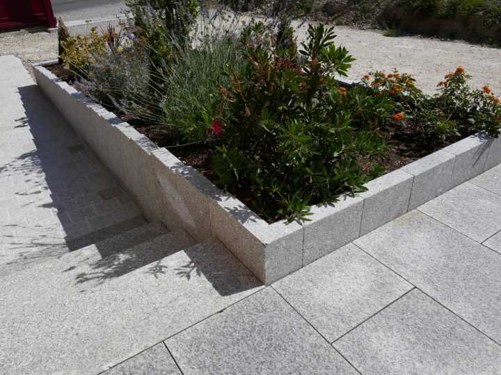 Bordure Pierre Naturelle – Noblema Expert En Pavé Pierre à Bordure De Jardin En Pierre