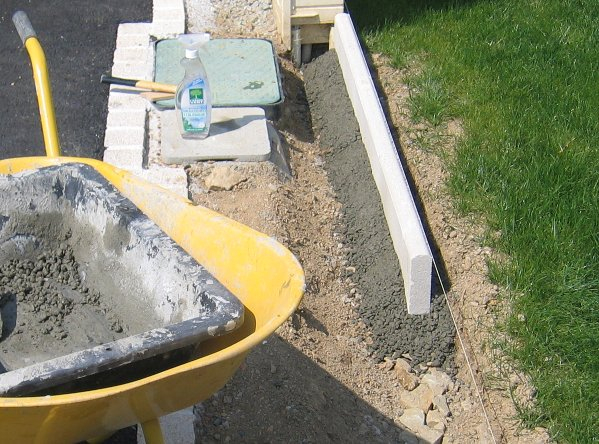 Bordures En Ciment – Wikilia.fr avec Bordure De Jardin Beton