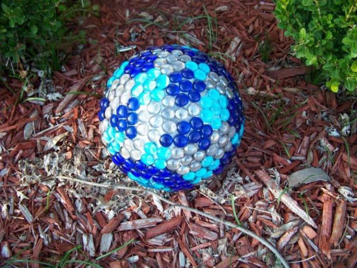 Boule Décorative Pour Jardin À Faire Soi-Même : 25 Projets destiné Boule Décorative Jardin