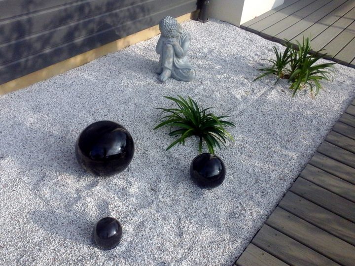 Boules En Grès Pour La Décoration Extérieure, Poteries De concernant Boule Décorative Jardin