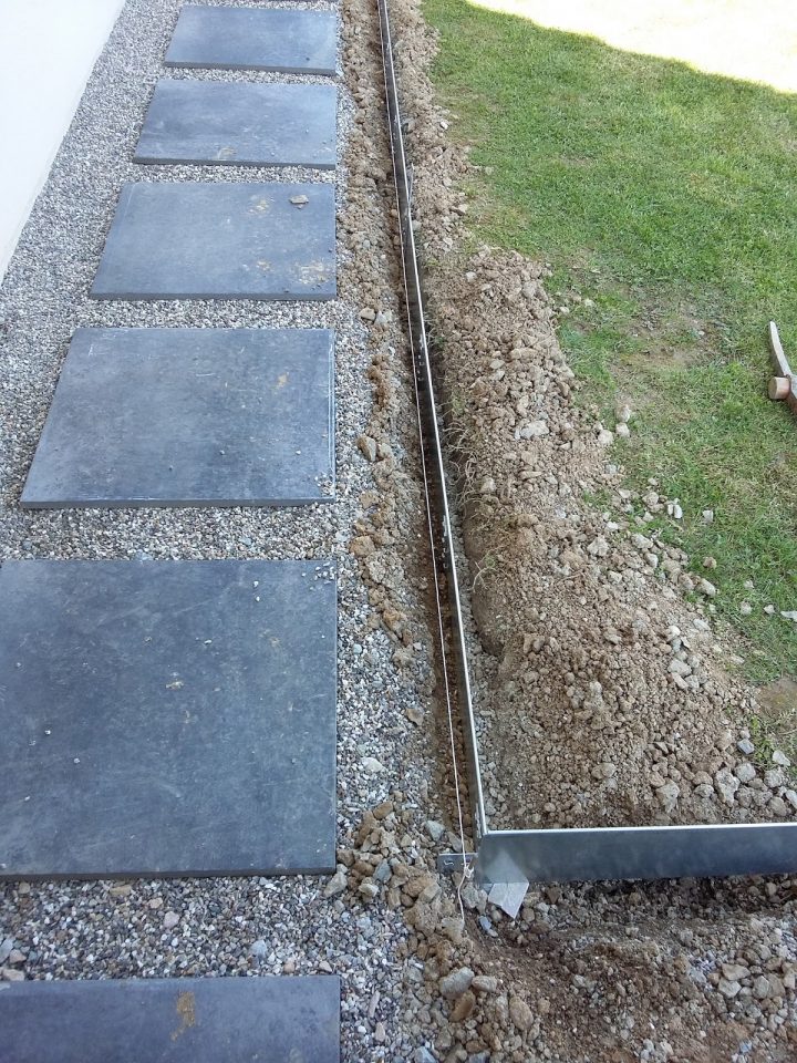 Bricolage : De L'Idée À La Réalisation. : Comment Poser tout Bordure De Jardin En Acier Galvanisé