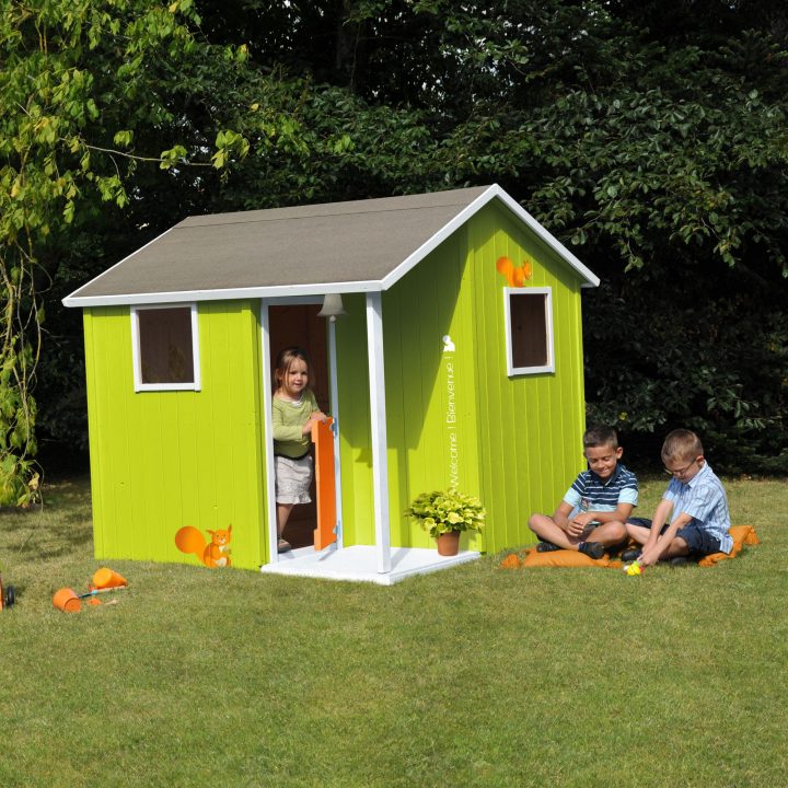 Cabane Maisonnette Enfant En Bois De Sapin Avec Terrasse encequiconcerne Maison De Jardin Enfant