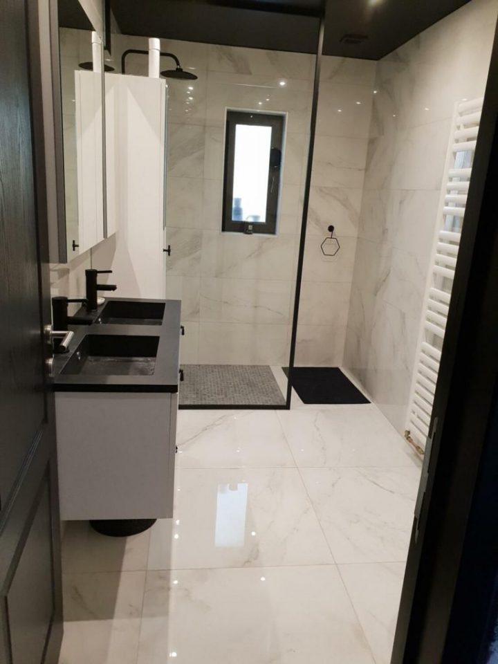 Carrelage De Salle De Bain : 30 Idées Pour Vous Inspirer intérieur Beton Ciré Salle De Bain Leroy Merlin