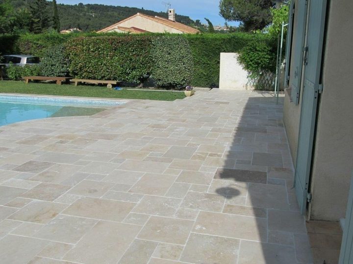 Carrelage Petit Opus Travertin Beige Vieilli Multi Format à Terrasse Piscine Travertin Carrelage Petit Opus Travertin Beige Vieilli Multi Format à Terrasse Piscine Travertin