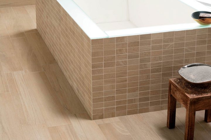 Carrelage Pour Salle De Bains Imitation Bois | Carreaux Sdb concernant Carelage Salle De Bain