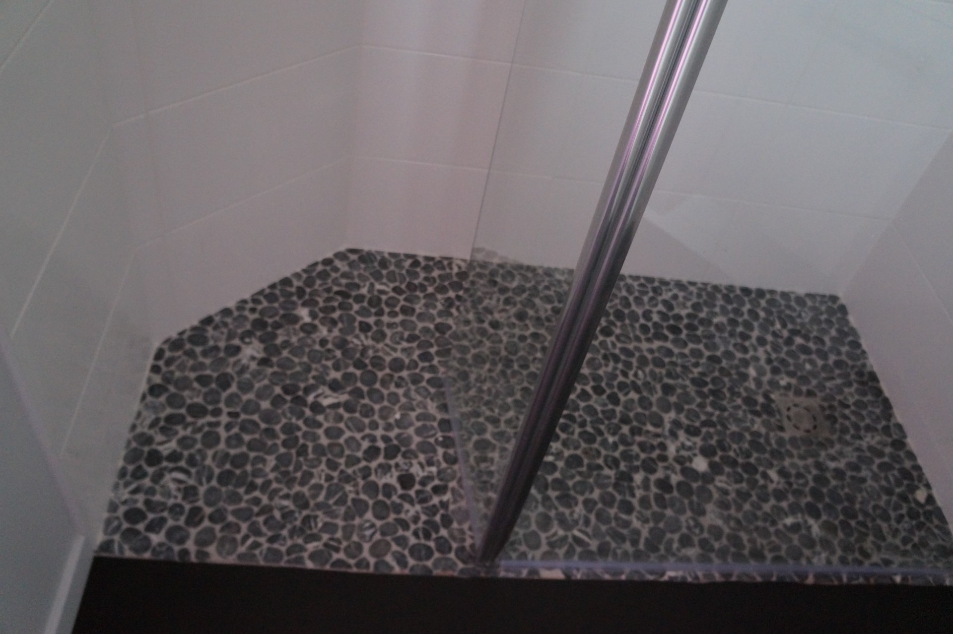 Carrelages Et Faïences Pour Douche À L'italienne - Angers destiné Carrelage Antidérapant Douche