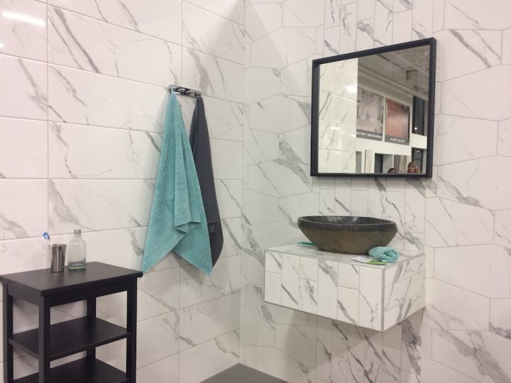 Carreler Un Plan Vasque De Salle De Bain | Déconome dedans Comment Carreler Une Salle De Bain Carreler Un Plan Vasque De Salle De Bain | Déconome dedans Comment Carreler Une Salle De Bain