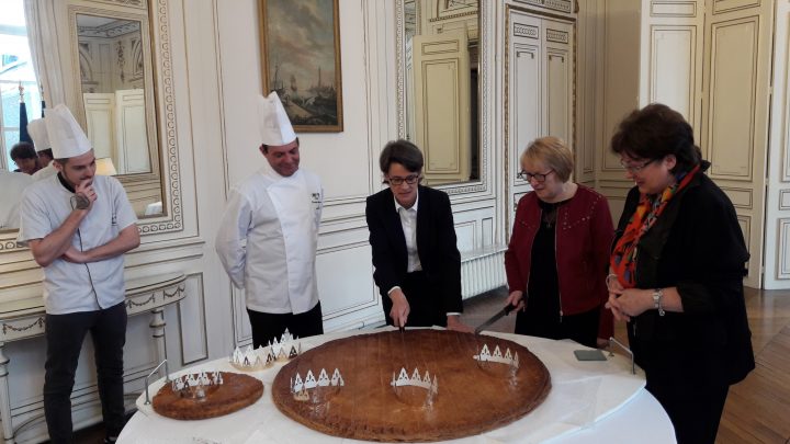 Cérémonie De Présentation De La Galette Des Rois Par La tout Chambre Des Metiers Carcassonne Cérémonie De Présentation De La Galette Des Rois Par La tout Chambre Des Metiers Carcassonne
