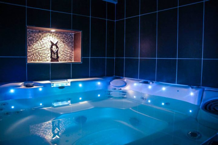 Chalet Avec Jacuzzi Dans Le Nord – Jardin Piscine Et Cabane encequiconcerne Chambre Avec Jacuzzi Privatif Nord Pas De Calais