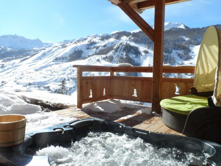 Chalet Vue Montagne Et Pistes De Ski Piscine Int Jacuzzi encequiconcerne Chambre Avec Jacuzzi Privatif Rhone Alpes