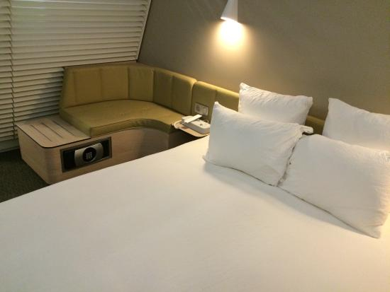 Chambre Bien Conçue Espace Lounge Très Agréable – Foto De intérieur Chambre Des Métiers Nantes