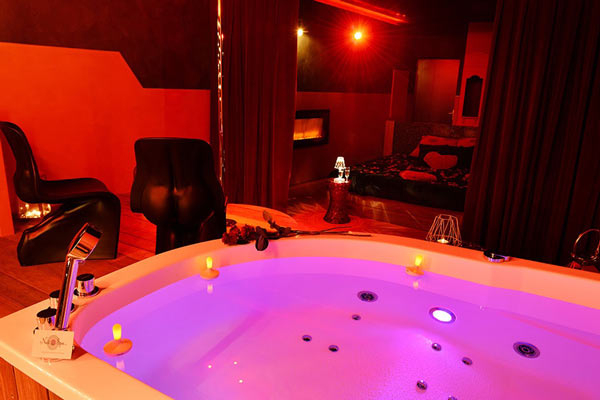 Chambre De Luxe Avec Jacuzzi À Lyon – Le Cabaret Spa Lyon concernant Chambre Avec Jacuzzi Lyon