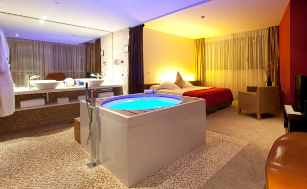 Chambre D'Hôtel Avec Jaccuzi – Intérieurs Inspirants Et concernant Chambre D Hotel Avec Jacuzzi Privé
