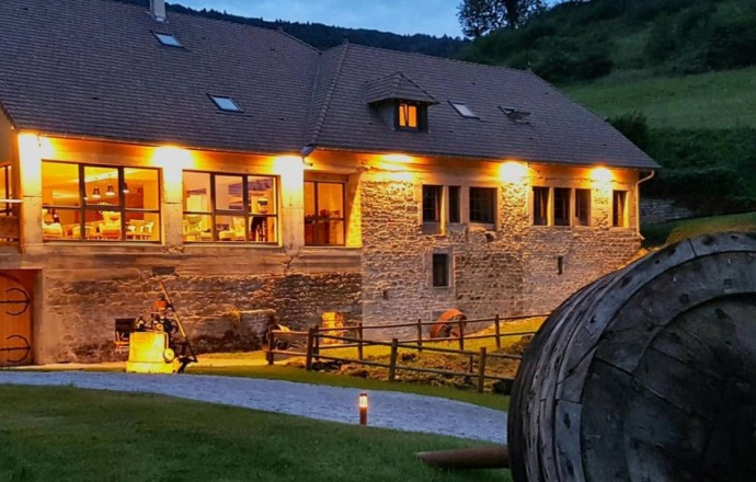 Chambre D'Hôtes 15 Personnes À Salins Les Bains – Location tout Chambre D Hotes Saint Claude Jura